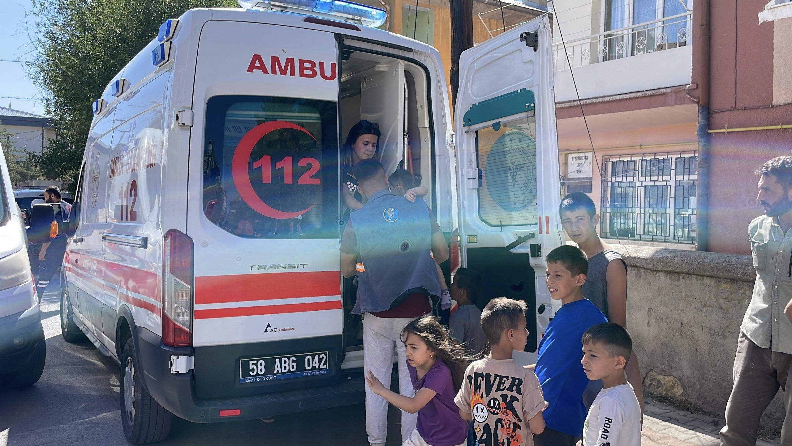 Sivas'ta Apartman Yangını: 5 Kişi Dumandan Etkilendi