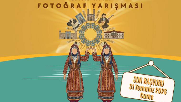 Yarışma afişinde geleneksel kıyafet giymiş iki kadın, bir daire içinde Sivas'ın simgeleriyle birlikte yer alıyor.