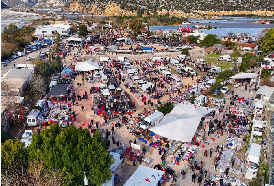 Demre Folklorik Deve Gösterisi Festivali, bu yıl da büyük bir coşkuyla gerçekleştirildi - Birlik Haber Ajansı