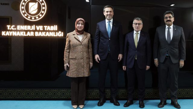 Kangal Termik Santrali İçin Kritik Toplantı: Bakan Bayraktar, Sivas Milletvekilleriyle Süreci Masaya Yatırdı