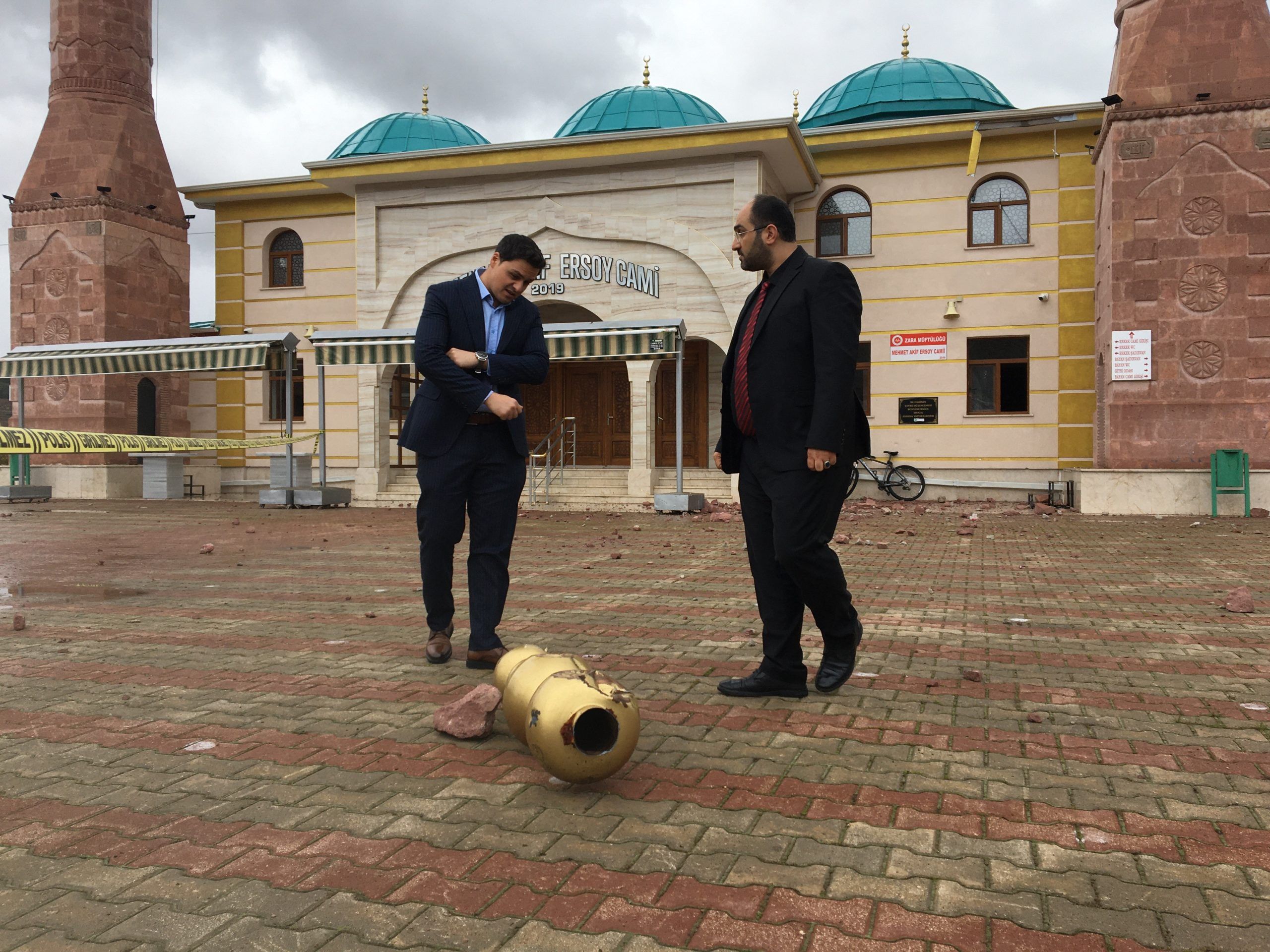 ⚡ Sivas’ta Cami Minaresine Yıldırım Düştü: Facia Son Anda Önledi