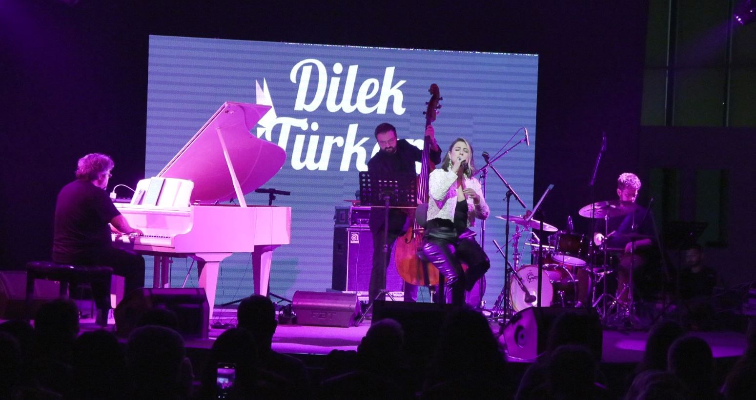 Bursa'da ‘Caz Pazarı’ rüzgarı, Dilek Türkan ile esti - Birlik Haber Ajansı