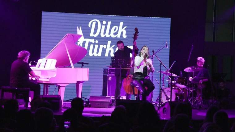 Bursa'da ‘Caz Pazarı’ rüzgarı, Dilek Türkan ile esti - Birlik Haber Ajansı