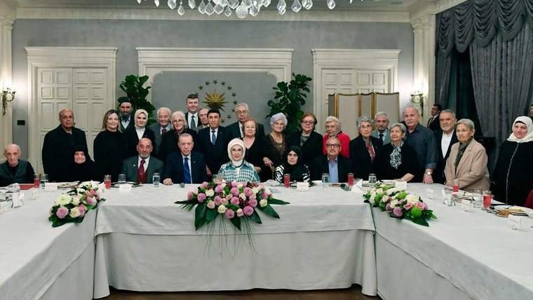 Cumhurbaşkanı Erdoğan’dan huzurevi sakinlerinin iftarına sürpriz ziyaret - Birlik Haber Ajansı