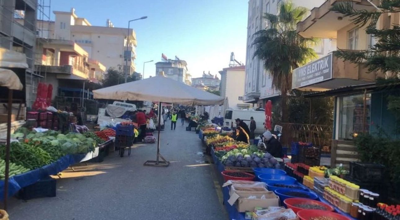 Antalya Serik’te açık pazar isyanı: Kışın donup, yazın yanıyorlar! - Birlik Haber Ajansı