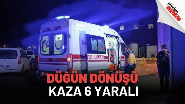 Ambulans, gece karanlığında bir olay yerinde duruyor, sağlık ekipleri çalışıyor.