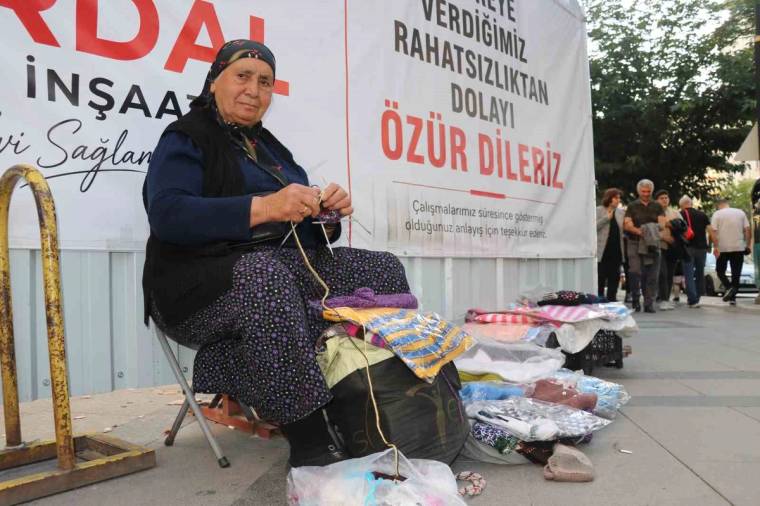 Boyu uzun olduğu için okula gidemedi, Sivas'ta el işiyle yaşıyor