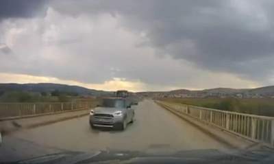Karşıyaka Mahallesi'nde hatalı sollama kameraya yansıdı