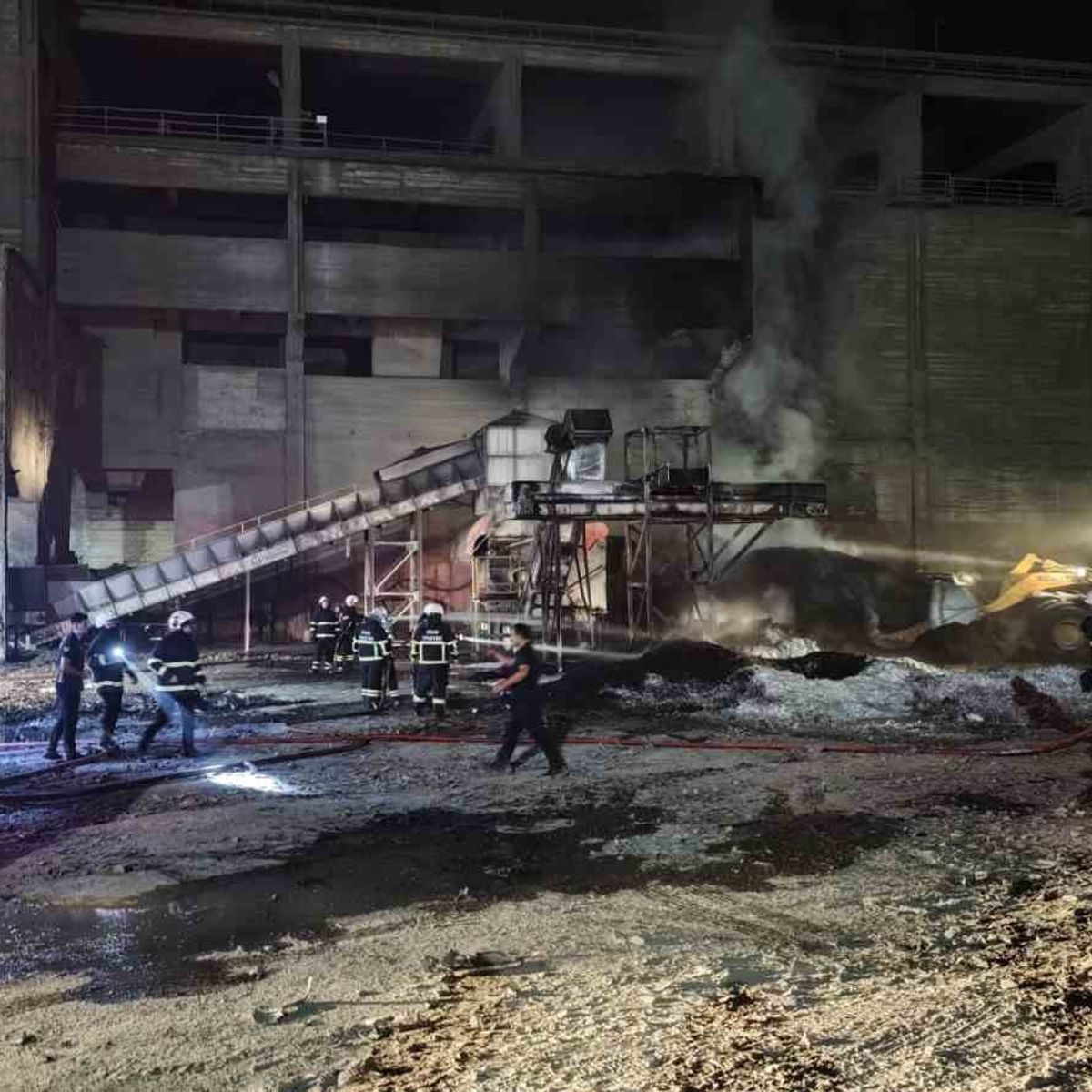 Yangın kontrol altına alındı, fabrikanın diğer bölümleri korundu