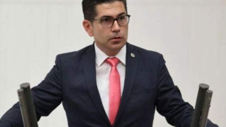 CHP’li Halıcı kirli içme suyunu TBMM’ye taşıdı