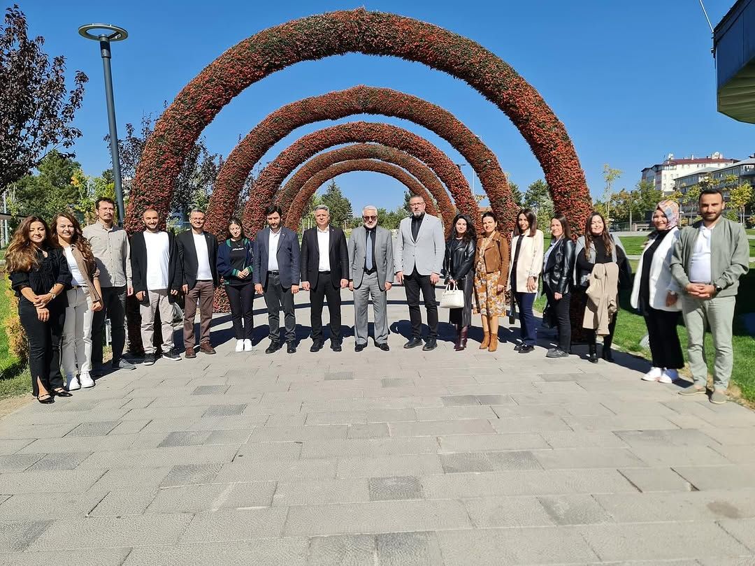 Sivas'ta Koruyucu Aile ve Toplum Hizmetleri Değerlendirme Toplantısı Yapıldı