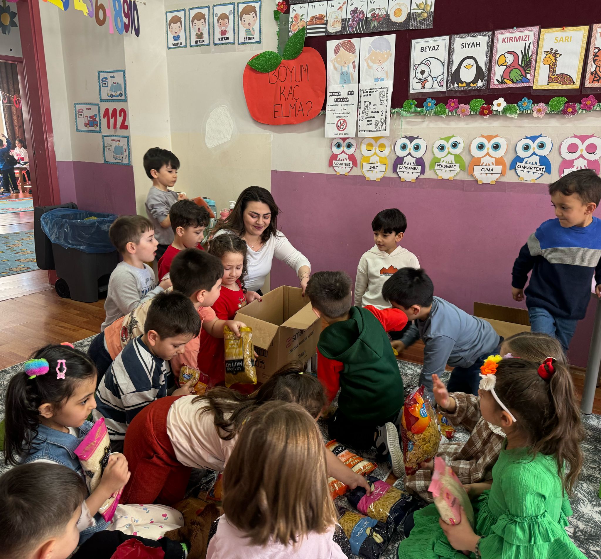 Kars'ta anaokulu öğrencilerinden anlamlı davranış - Birlik Haber Ajansı