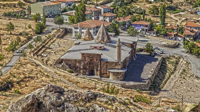 Divriği Ulu Camii ve Darüşşifası İçin 7 Tarihi Adım: DUKEV'den Kültürel Miras Hamlesi