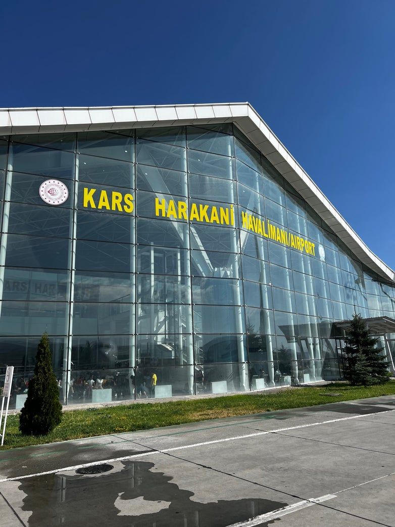 İzmir Kars uçağına hava muhalefeti engeli - Birlik Haber Ajansı