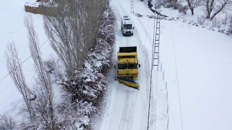 Karla Kapanan Yol Açıldı, Zamanla Yarış Kazanıldı: Sivas’ta 58 Yaşındaki Vatandaş Hayata Tutundu