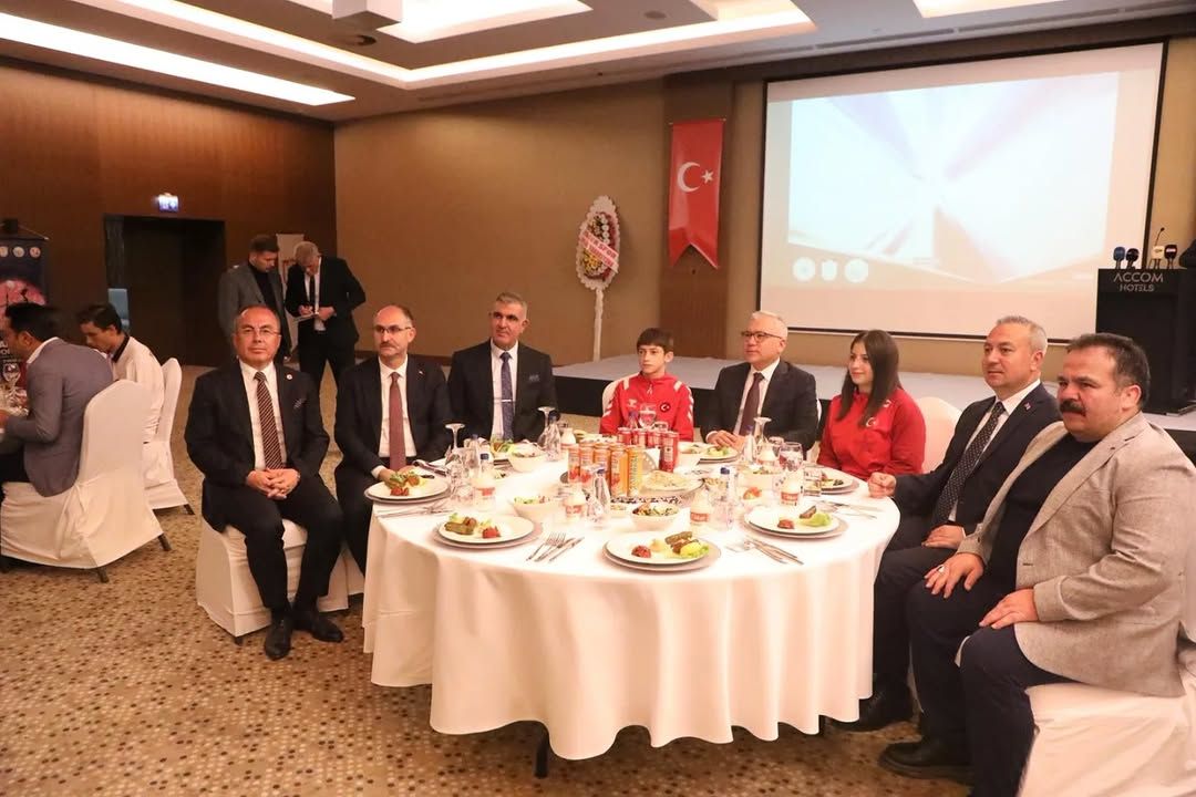 Sivas'ta Amatör Spor Haftası'nda "Zirvedeki Yiğidolar" Ödüllendirildi