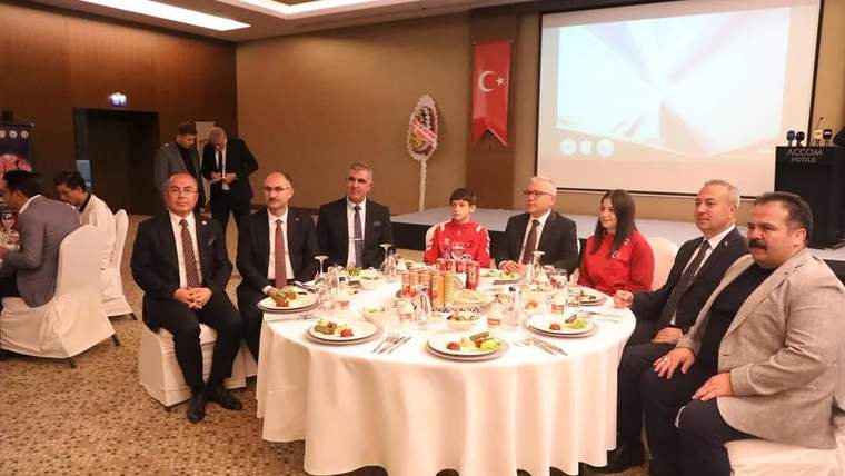Sivas'ta Amatör Spor Haftası'nda "Zirvedeki Yiğidolar" Ödüllendirildi