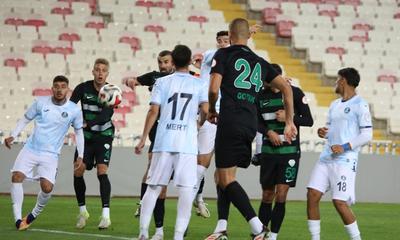 Serik Spor, Sivas Deplasmanında Adana Demirspor'u Dört Gole Boğdu: Liderlik Yarışında Kritik Galibiyet!