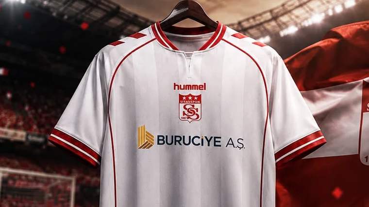 Sivasspor'un formasında Buruciye A.Ş. logosu yer alıyor.