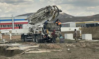 Sivas OSB’de Feci İş Kazası: Genç İşçi Beton Pompası Kolunun Altında Can Verdi