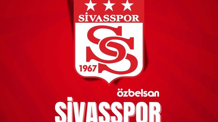 Kırmızı zemin üzerinde üç yıldızlı Sivasspor arması ve altında Özbelsan ile Sivasspor yazıları bulunuyor.