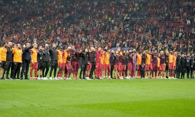 Galatasaray'da Taraftar Coşkusu: "İyi Geceler Büyük Aile"