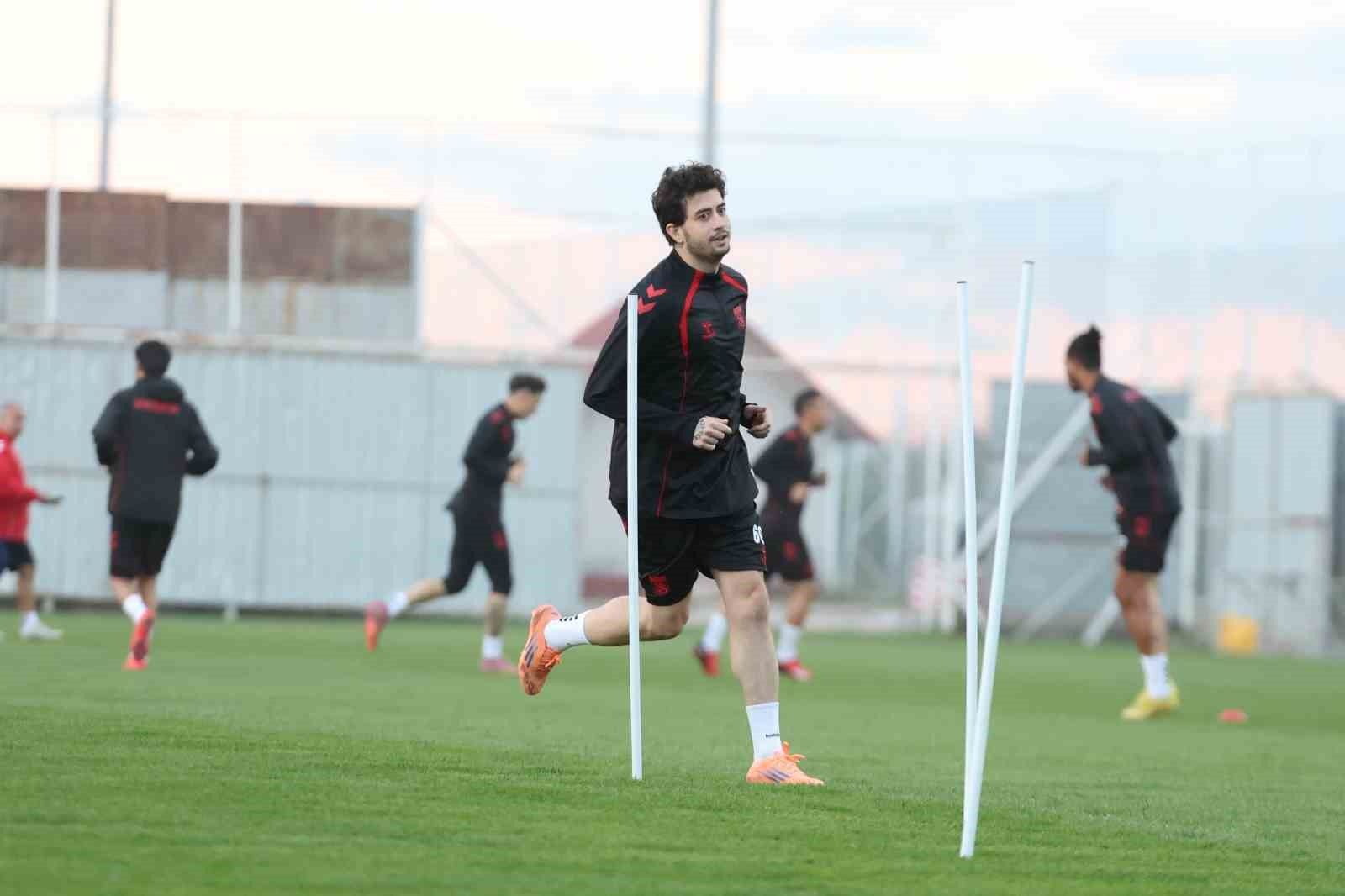 “oyun planı” Pendikspor maçı öncesi antrenmanda öne çıktı