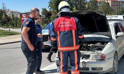Kent Meydanı'nda Otomobilin Kaputundan Alevler Yükseldi!