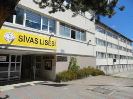 Sivas Lisesi Mezunlarından Proje Okulu Tepkisi: "Öğretmenler Keyfi Şekilde Görevden Alındı"