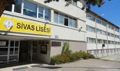 Sivas Lisesi Mezunlarından Proje Okulu Tepkisi: "Öğretmenler Keyfi Şekilde Görevden Alındı"