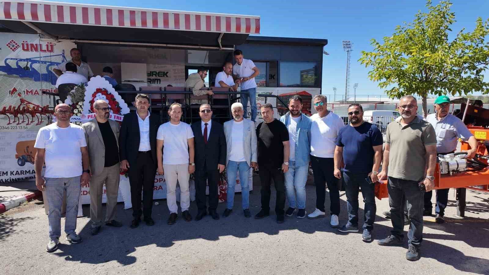 STSO Başkan adayı Mustafa Eken, Sivas tarım fuarını ziyaret etti