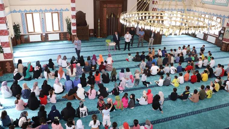 Sivas İl Müftüsü Altunkaya, Yaz Kur’an Kursu Öğrencilerini Ziyaret Etti