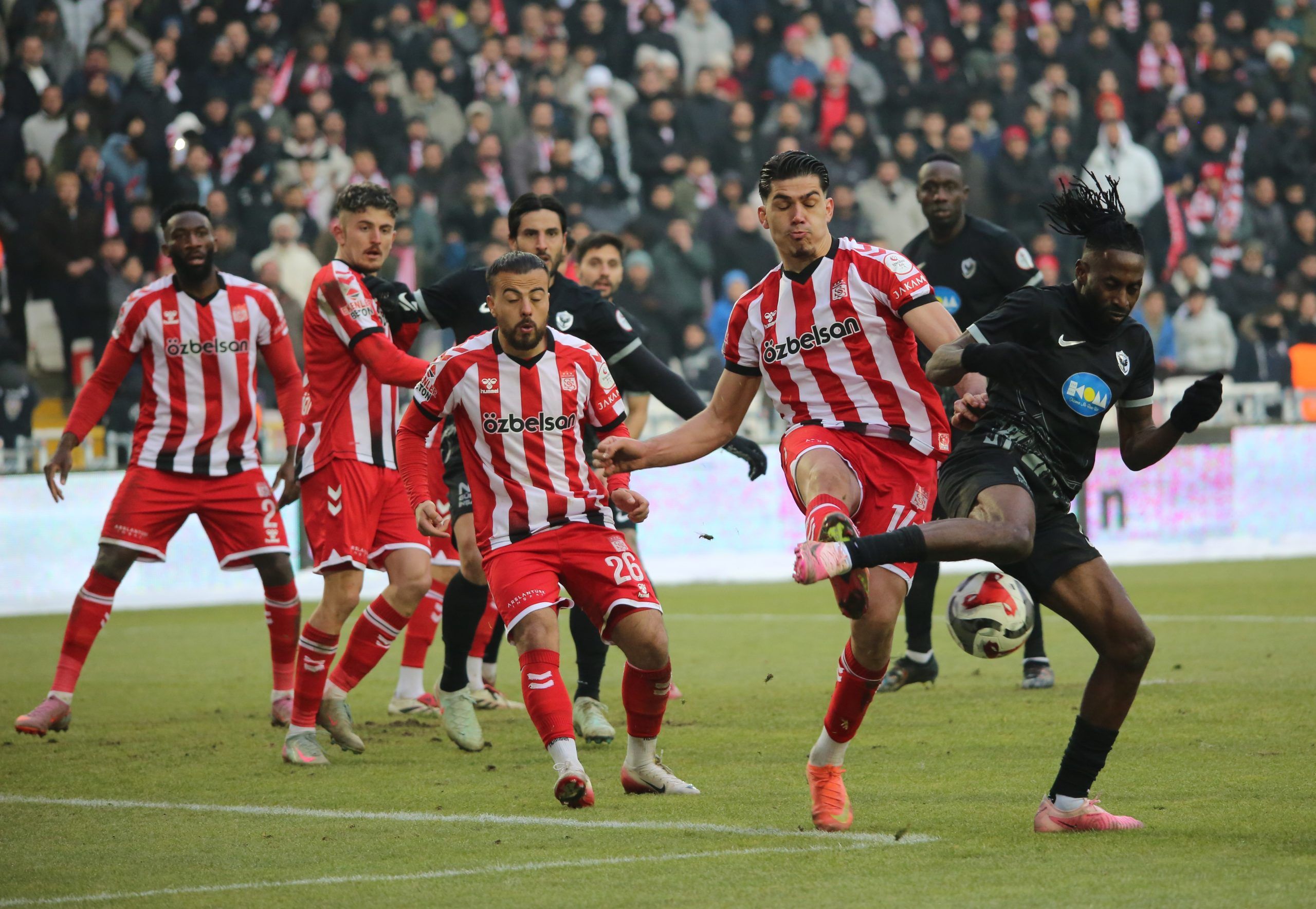 Sivasspor Evinde Avantajı Koruyamadı: Amed Sportif Faaliyetler ile 1-1’lik Kritik Beraberlik