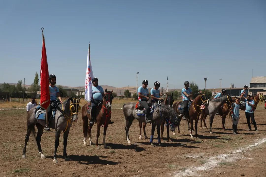 Sivas'ta Atlı Cirit İl Birinciliği Müsabakaları Başladı