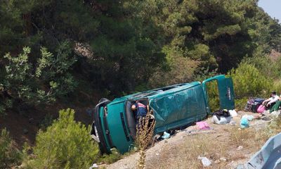 Koyulhisar'da Minibüs Kazası: 13 Yaralı