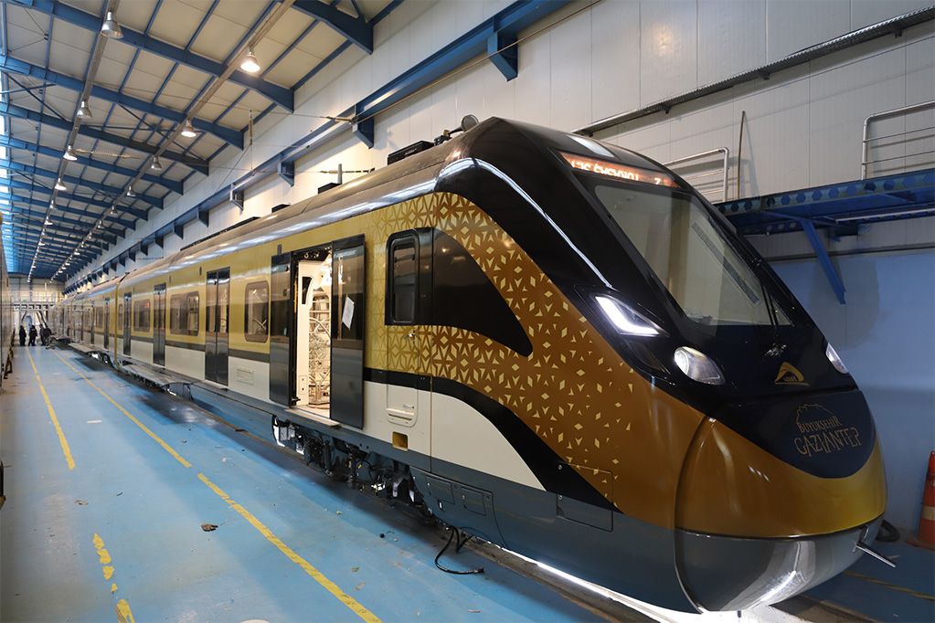 Gaziray için ilk yerli banliyö treni yola çıktı! - Birlik Haber Ajansı