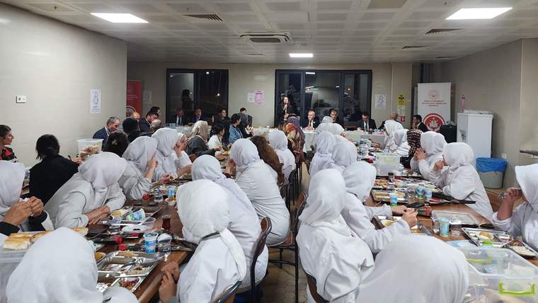 Burdur Valisi Tülay Baydar Bilgihan’dan kadın emekçilere anlamlı ziyaret - Birlik Haber Ajansı