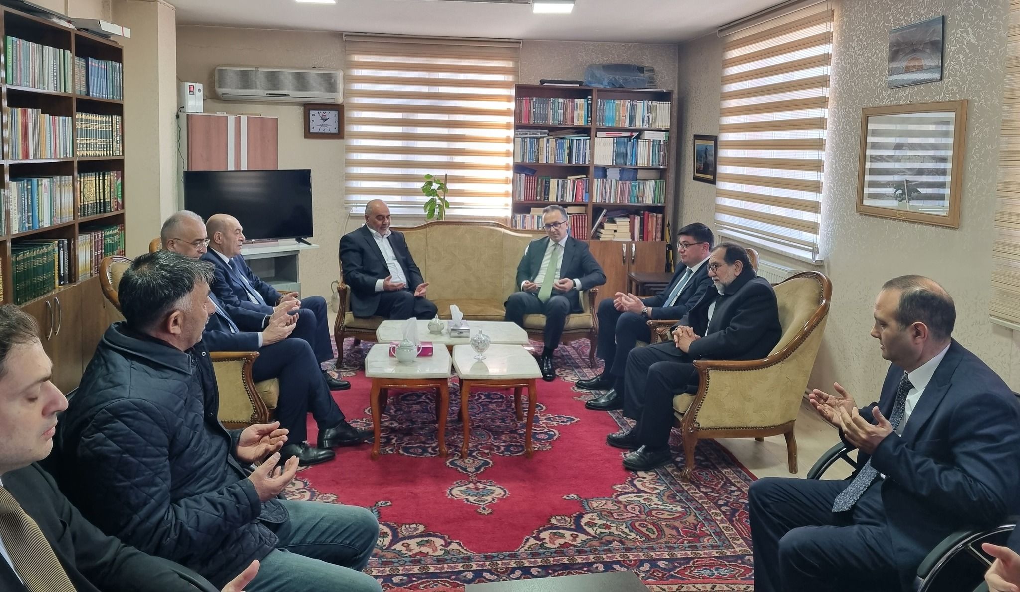 Azerbaycan Devlet Komitesi Başkanı Ramin Memmedov, Kars Ehlibeyt Alimleri Birliği'ni ziyaret etti - Birlik Haber Ajansı
