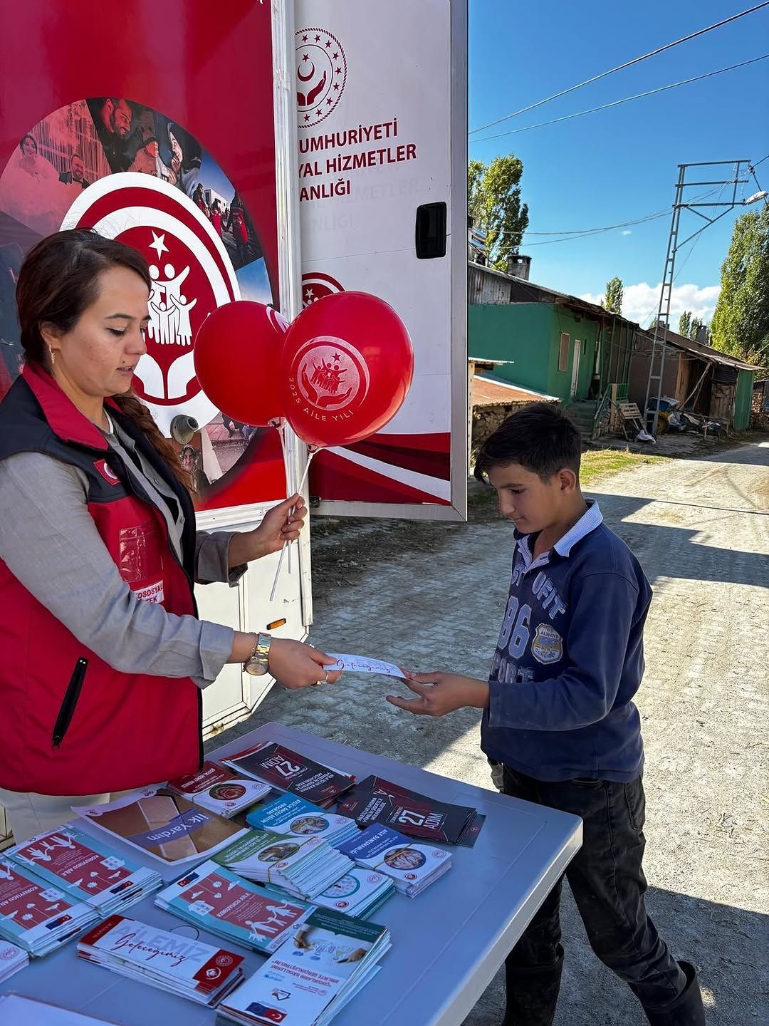 Sivas'ta Mobil Sosyal Hizmet Aracı ile Köylerde Hizmet Seferberliği