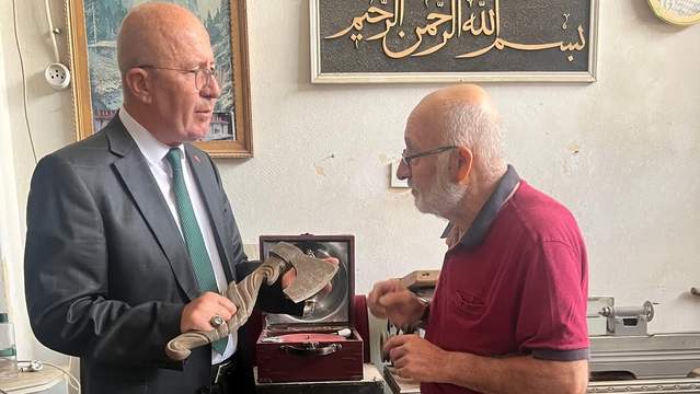 Sivas İl Kültür ve Turizm Müdürü Erdoğan, Ahşap Sanatları Ustası Okurkan'ı Ziyaret Etti