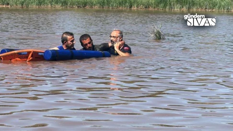 Atı Kontrolden Çıkan Adam Kızılırmak'ta Mahsur Kaldı!
