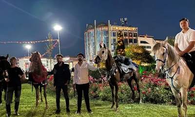 Kent Meydanı'na At Sırtında Geldiler!