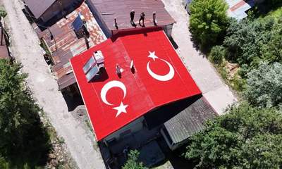 Vatan Sevgisini Çatısına Taşıdı!