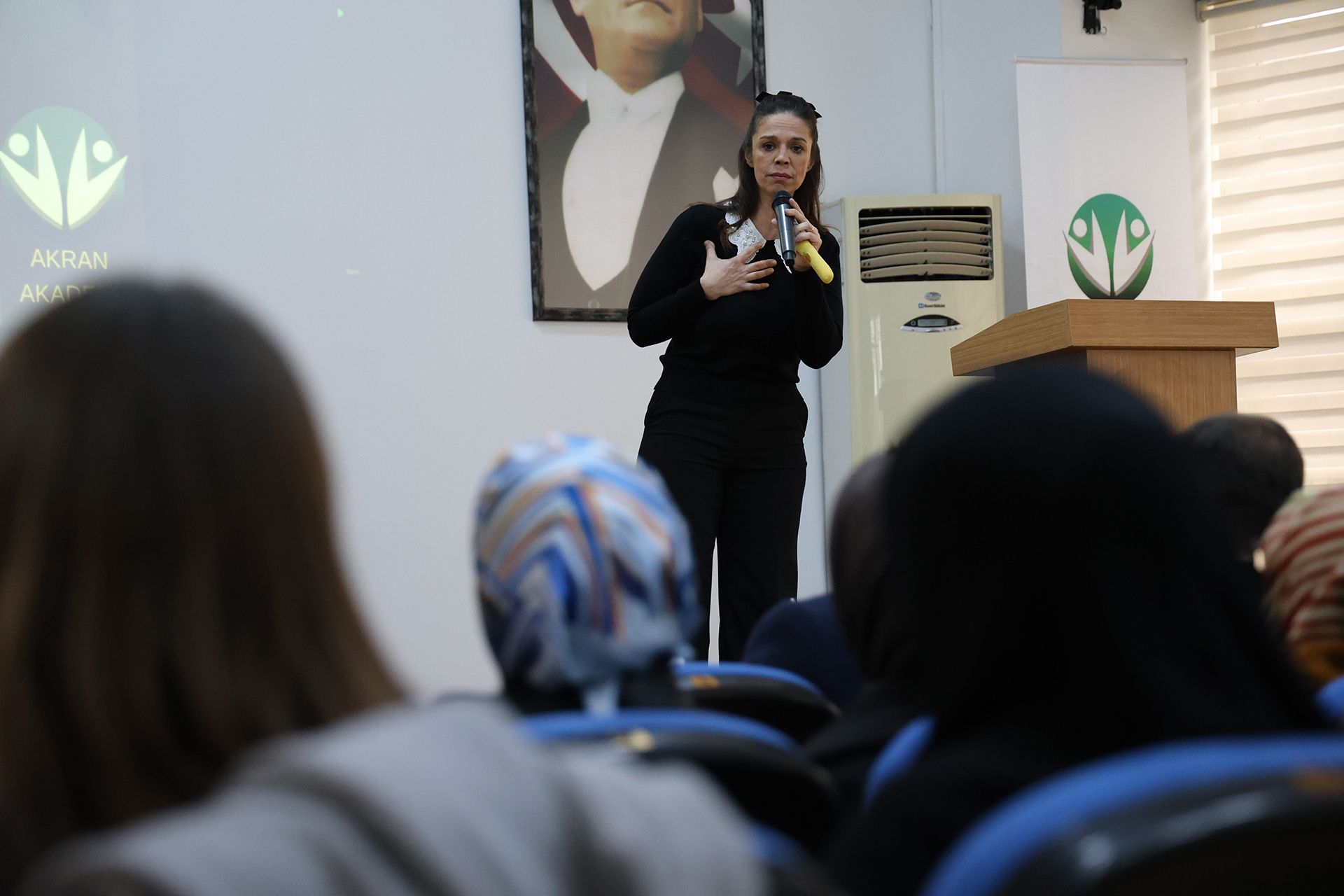 Sivas'ta 'Normali Reddet' Söyleşisi: Otizmli Yazar Ayas'tan Ebeveynlere İçten Tavsiyeler