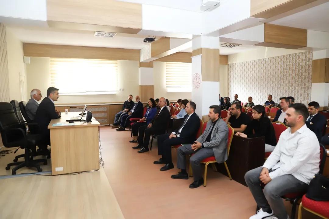 Sivas'ta Öğretmenlere Rehberlik Çalıştayları Düzenlendi