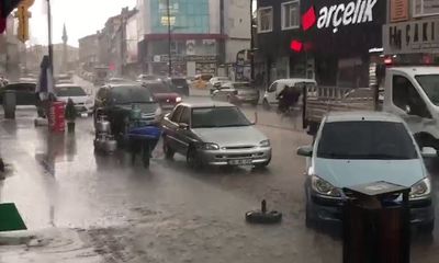 Sivas'ta Dolu Yağışı Etkili Oldu: Şarkışla Beyaza Büründü!