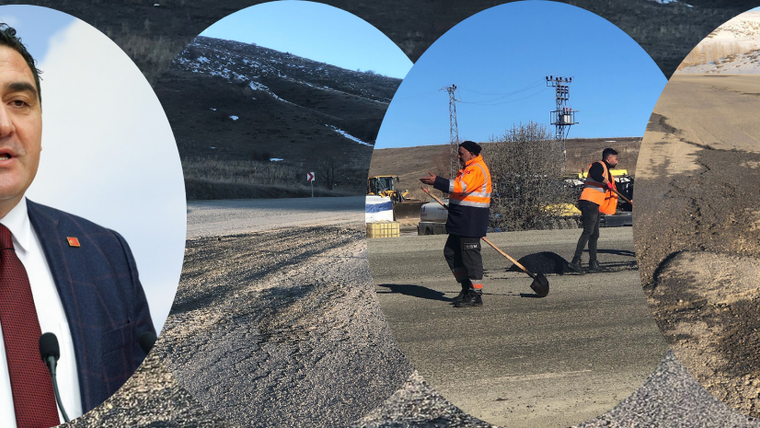 Turuncu yelekli iki işçi, dağlık alanda asfalt yol kenarında kürek ve el arabasıyla görülüyor.