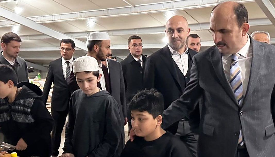 Uğur İbrahim Altay, Çumra’da hafızlık öğrencileriyle iftarda buluştu - Birlik Haber Ajansı