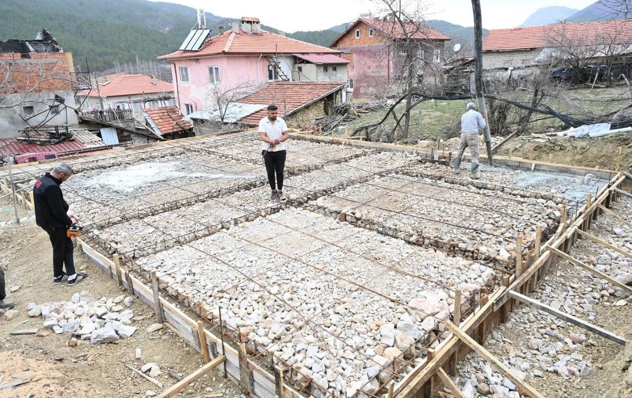 Isparta Belediyesi’nden evi yanan aileye yardım eli - Birlik Haber Ajansı