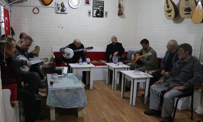 Sivas’ta Alışılmışın Dışında Kahvehane: Oyun Yok, Gün Boyu Canlı Müzik Var